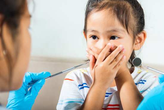 小児矯正をする子供